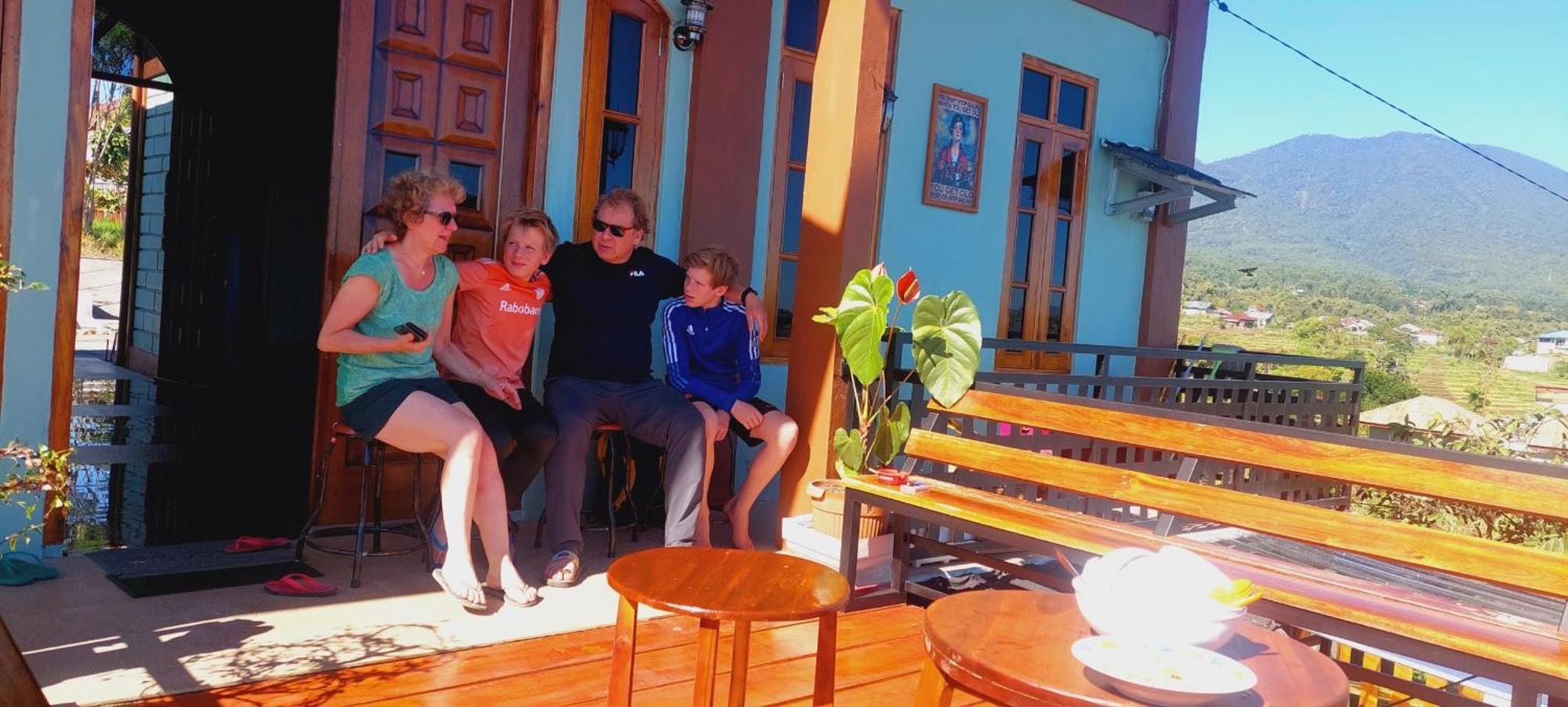 Kopa Hilltop - Family Guest Home 루텡 외부 사진