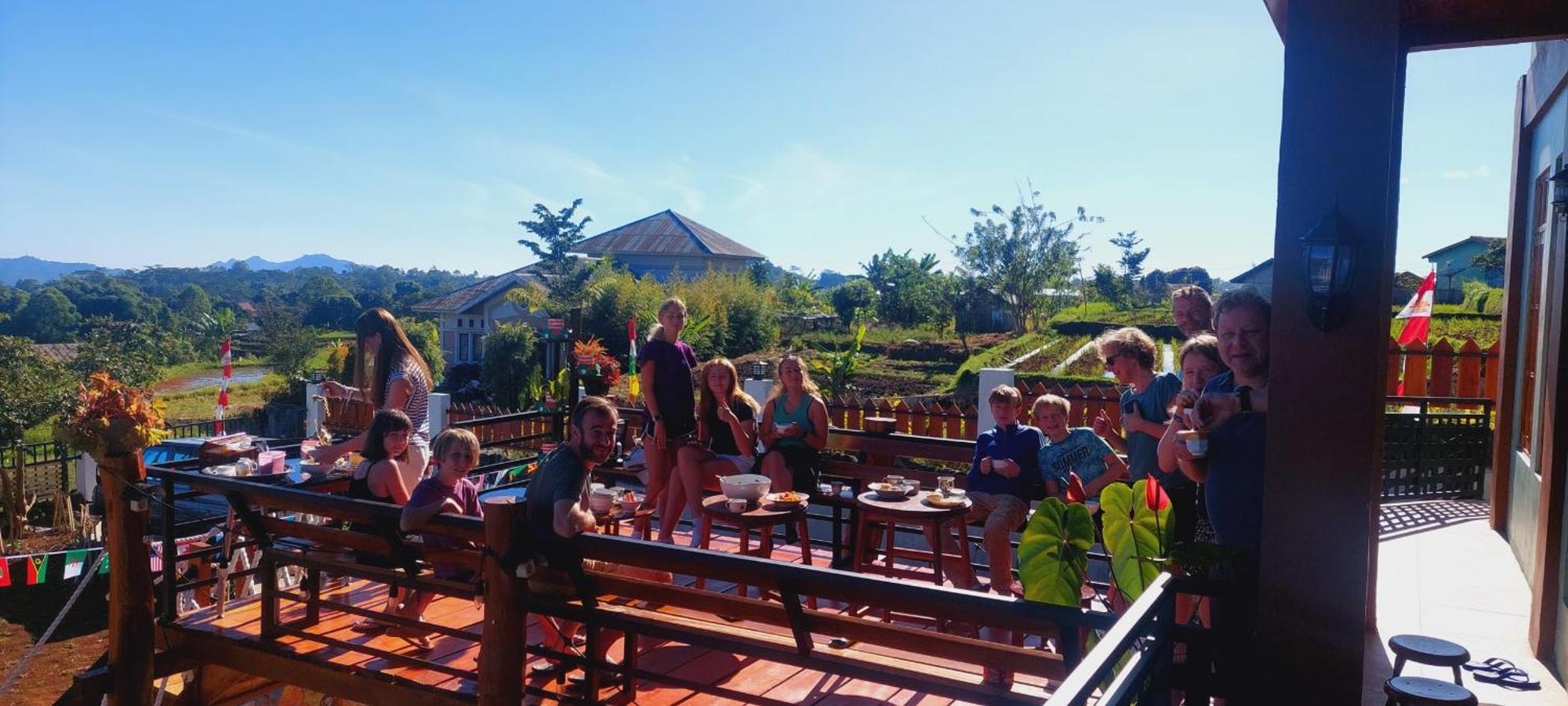 Kopa Hilltop - Family Guest Home 루텡 외부 사진