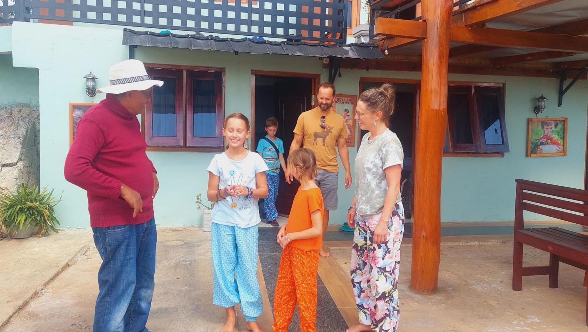 Kopa Hilltop - Family Guest Home 루텡 외부 사진