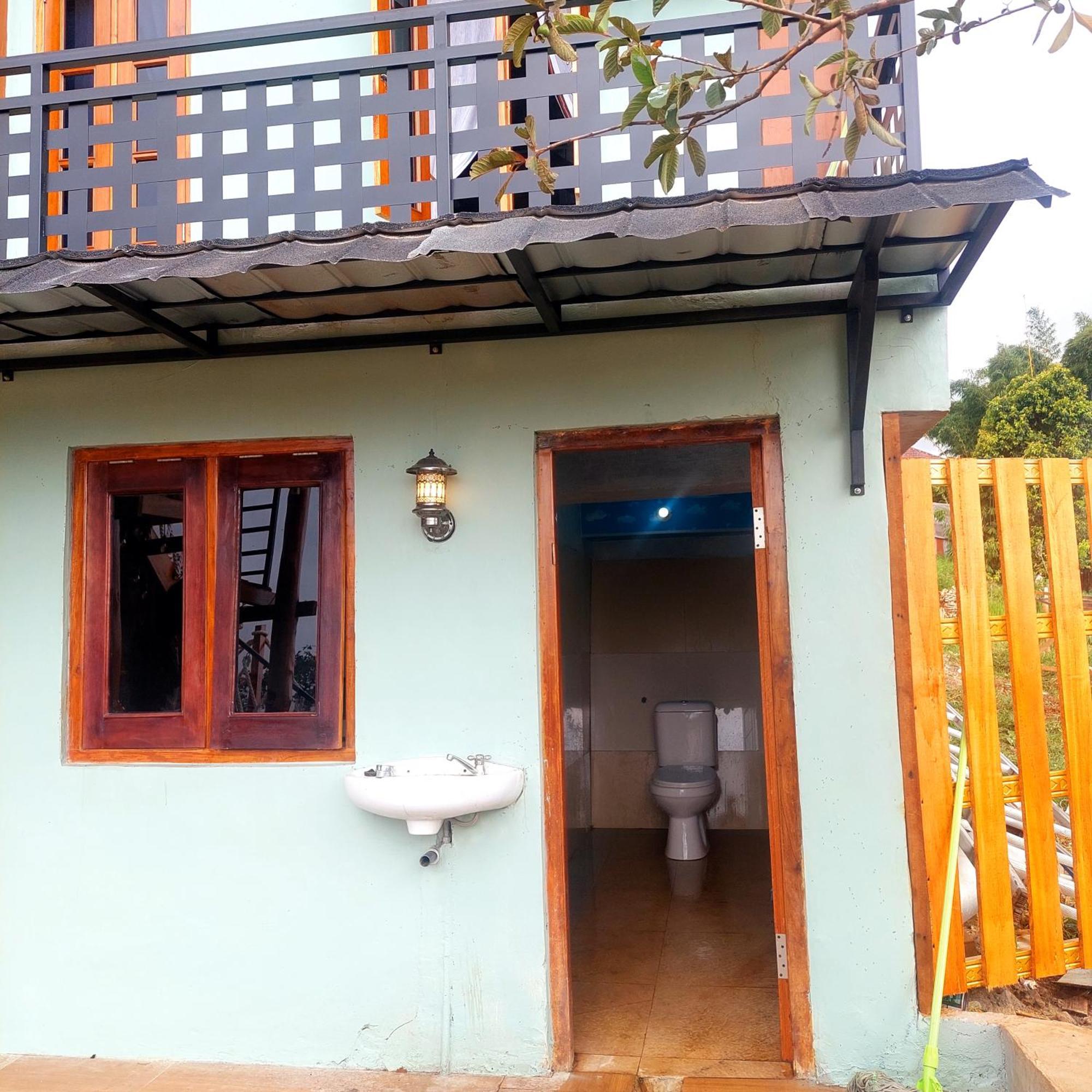 Kopa Hilltop - Family Guest Home 루텡 객실 사진